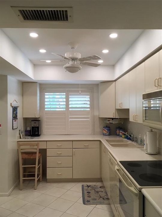 В аренду: $7,800 (2 спален, 2 ванн, 1393 Квадратных фут)