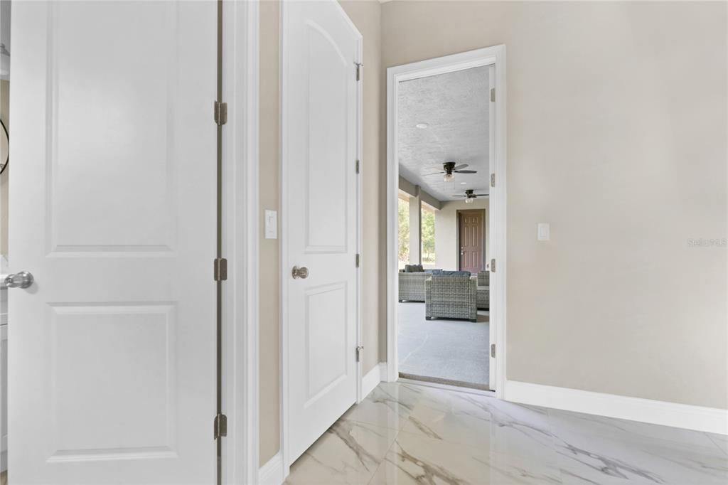 合同活跃: $439,999 (5 贝兹, 3 浴室, 2170 平方英尺)