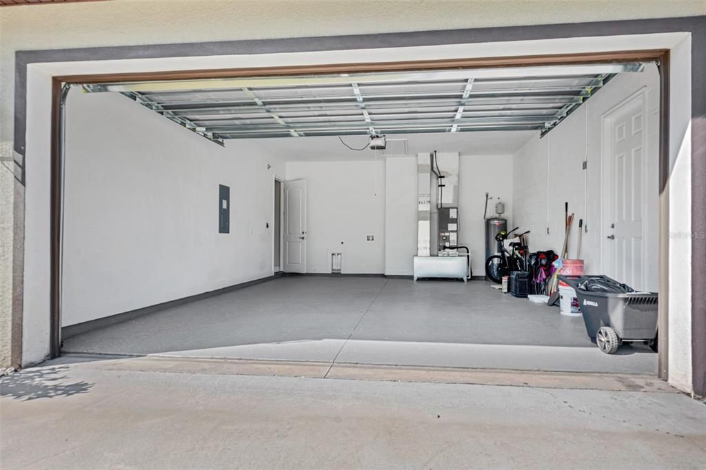 合同活跃: $439,999 (5 贝兹, 3 浴室, 2170 平方英尺)