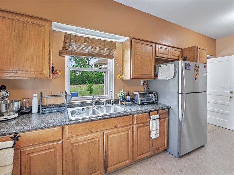 合同活跃: $205,000 (3 贝兹, 1 浴室, 1484 平方英尺)