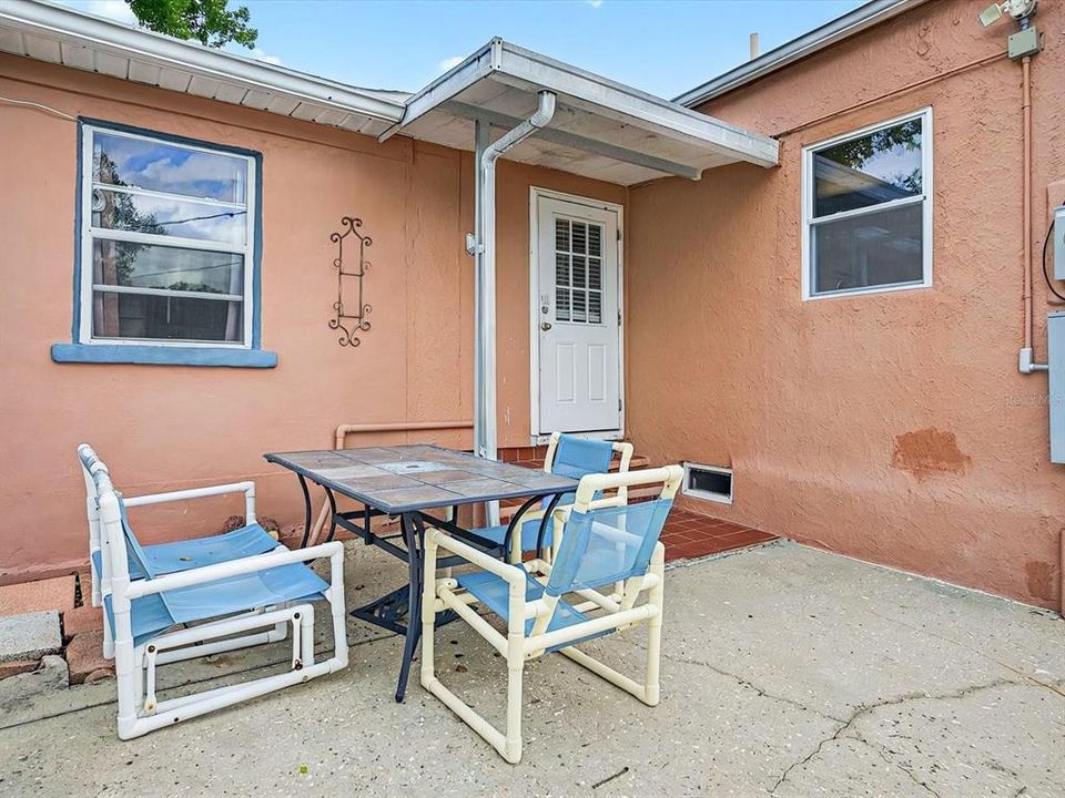 合同活跃: $205,000 (3 贝兹, 1 浴室, 1484 平方英尺)