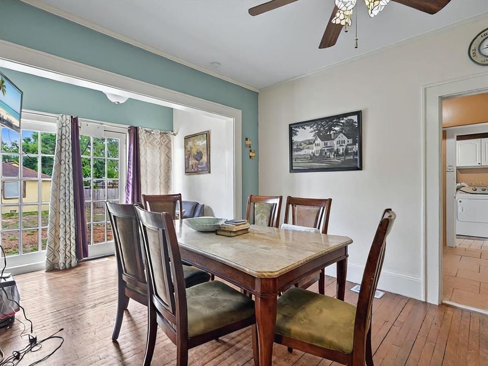 合同活跃: $205,000 (3 贝兹, 1 浴室, 1484 平方英尺)