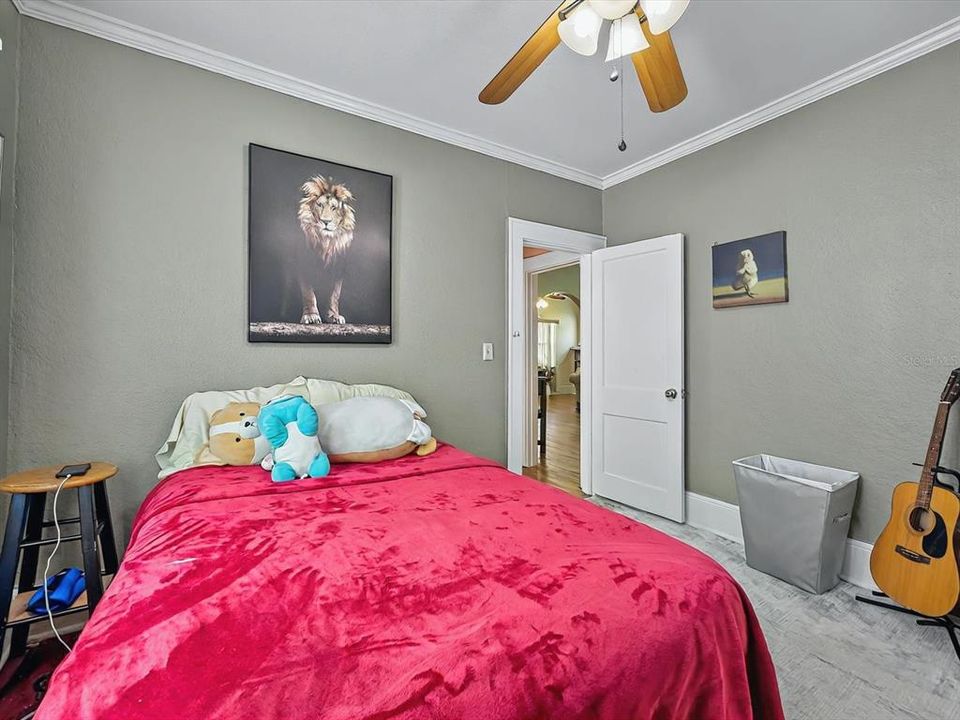 合同活跃: $205,000 (3 贝兹, 1 浴室, 1484 平方英尺)