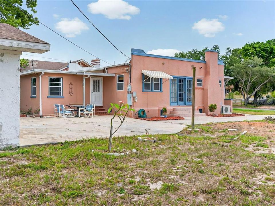 合同活跃: $205,000 (3 贝兹, 1 浴室, 1484 平方英尺)