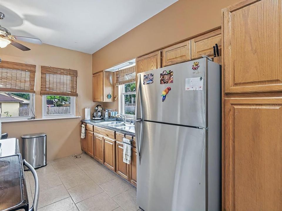 合同活跃: $205,000 (3 贝兹, 1 浴室, 1484 平方英尺)