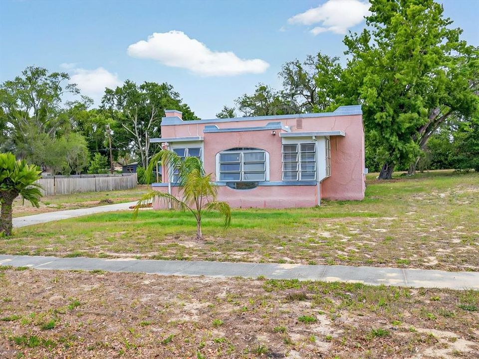 合同活跃: $205,000 (3 贝兹, 1 浴室, 1484 平方英尺)