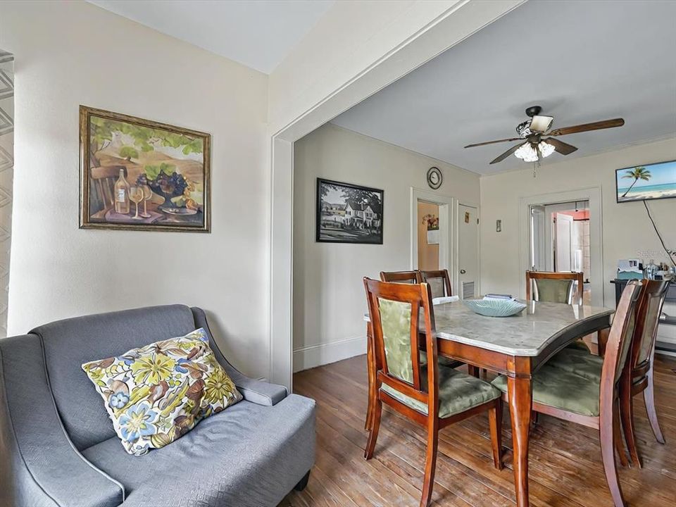 合同活跃: $205,000 (3 贝兹, 1 浴室, 1484 平方英尺)