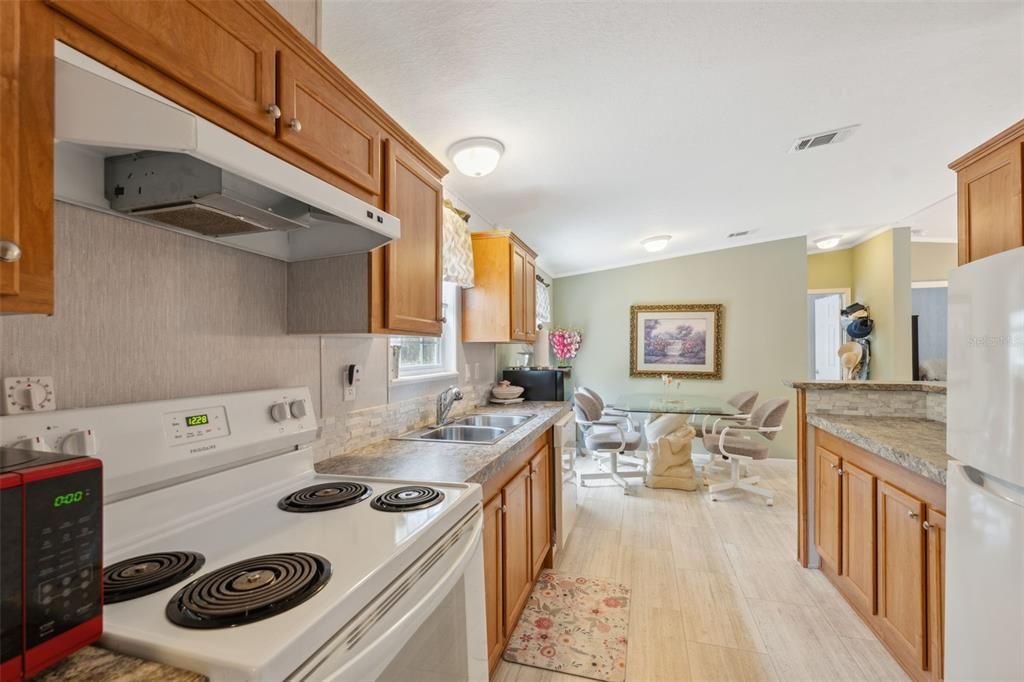 Active With Contract: $280,000 (3 beds, 2 baths, 1120 Square Feet)