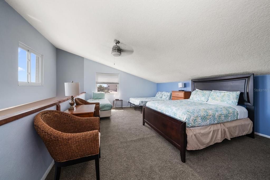 合同活跃: $689,000 (3 贝兹, 2 浴室, 1440 平方英尺)