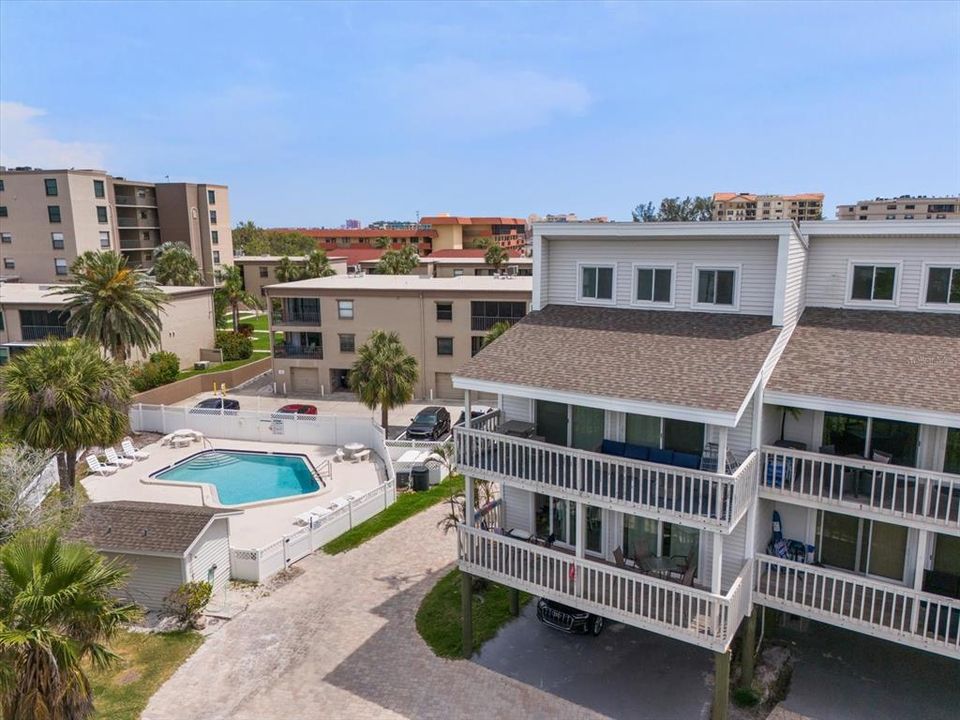 合同活跃: $689,000 (3 贝兹, 2 浴室, 1440 平方英尺)