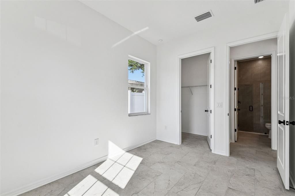 На продажу: $1,045,900 (5 спален, 4 ванн, 3322 Квадратных фут)