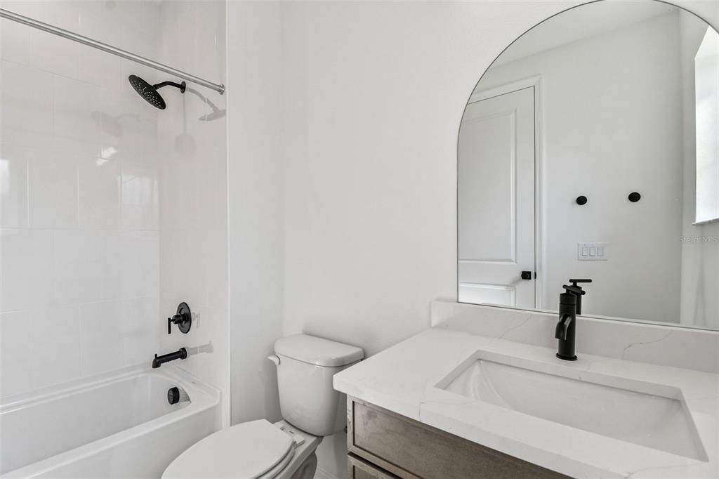 На продажу: $1,045,900 (5 спален, 4 ванн, 3322 Квадратных фут)