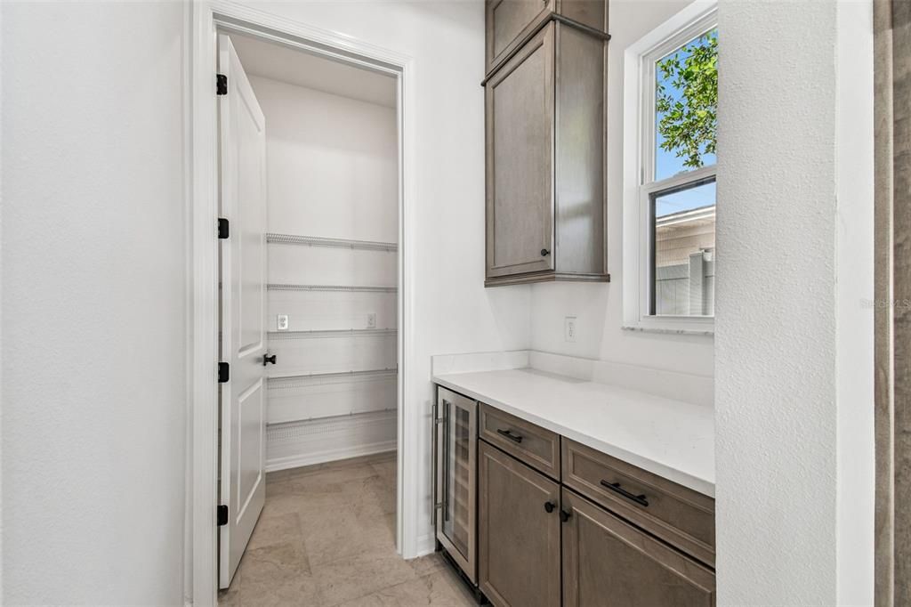 На продажу: $1,045,900 (5 спален, 4 ванн, 3322 Квадратных фут)