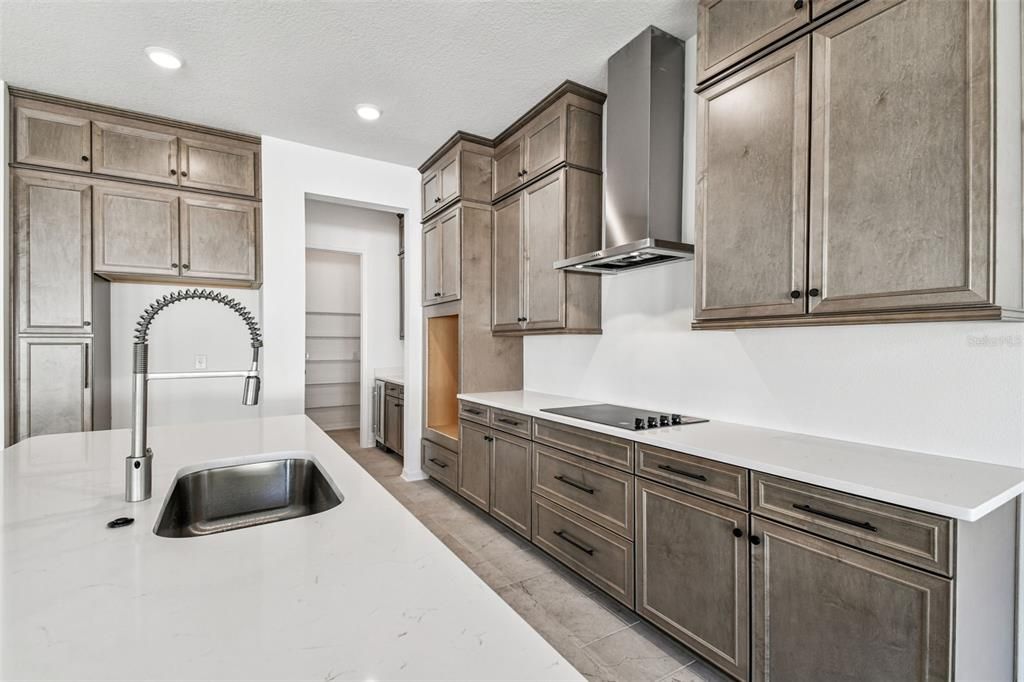 На продажу: $1,045,900 (5 спален, 4 ванн, 3322 Квадратных фут)