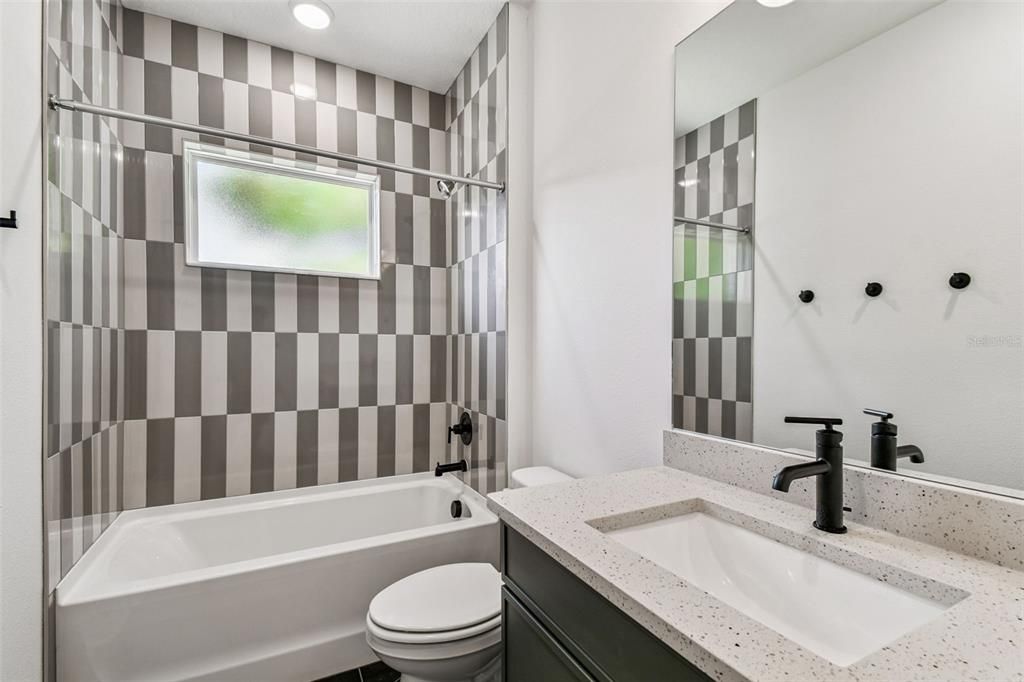 На продажу: $1,045,900 (5 спален, 4 ванн, 3322 Квадратных фут)