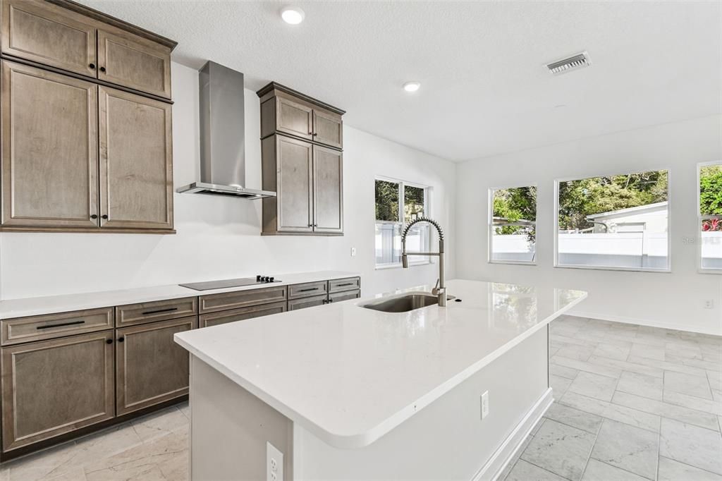 На продажу: $1,045,900 (5 спален, 4 ванн, 3322 Квадратных фут)