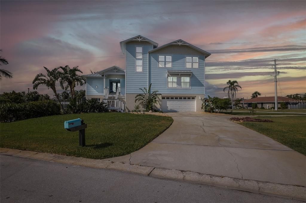 For Sale: $1,800,000 (3 beds, 3 baths, 3152 Square Feet)