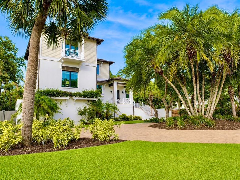 Active With Contract: $3,495,000 (4 beds, 3 baths, 4566 Square Feet)