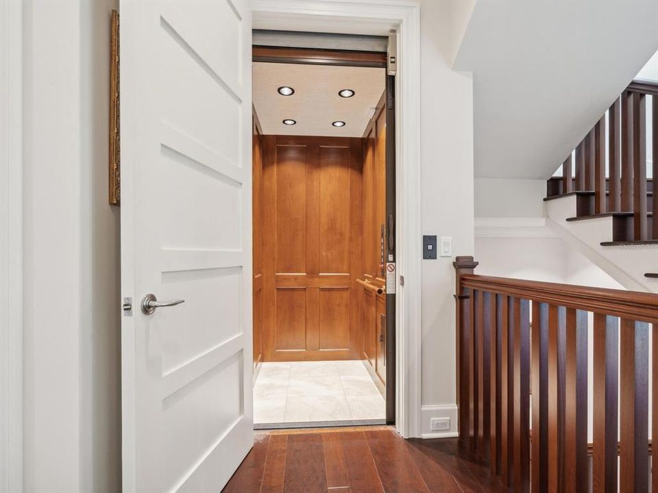 Active With Contract: $3,495,000 (4 beds, 3 baths, 4566 Square Feet)