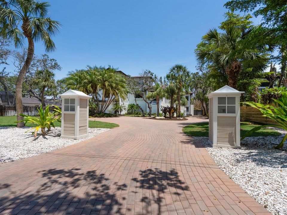 Active With Contract: $3,495,000 (4 beds, 3 baths, 4566 Square Feet)