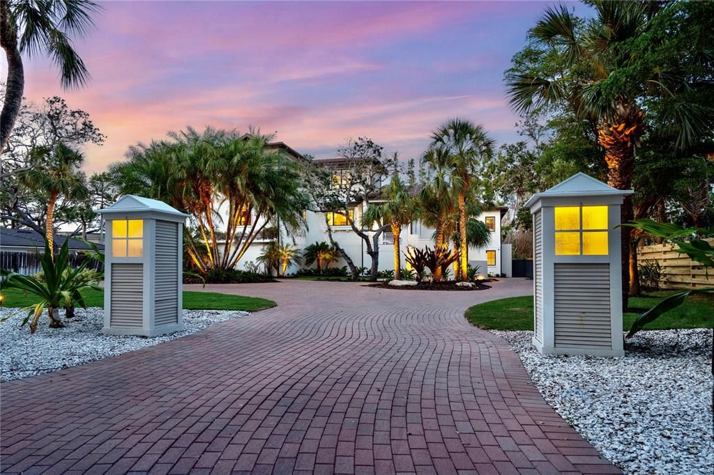 Active With Contract: $3,495,000 (4 beds, 3 baths, 4566 Square Feet)