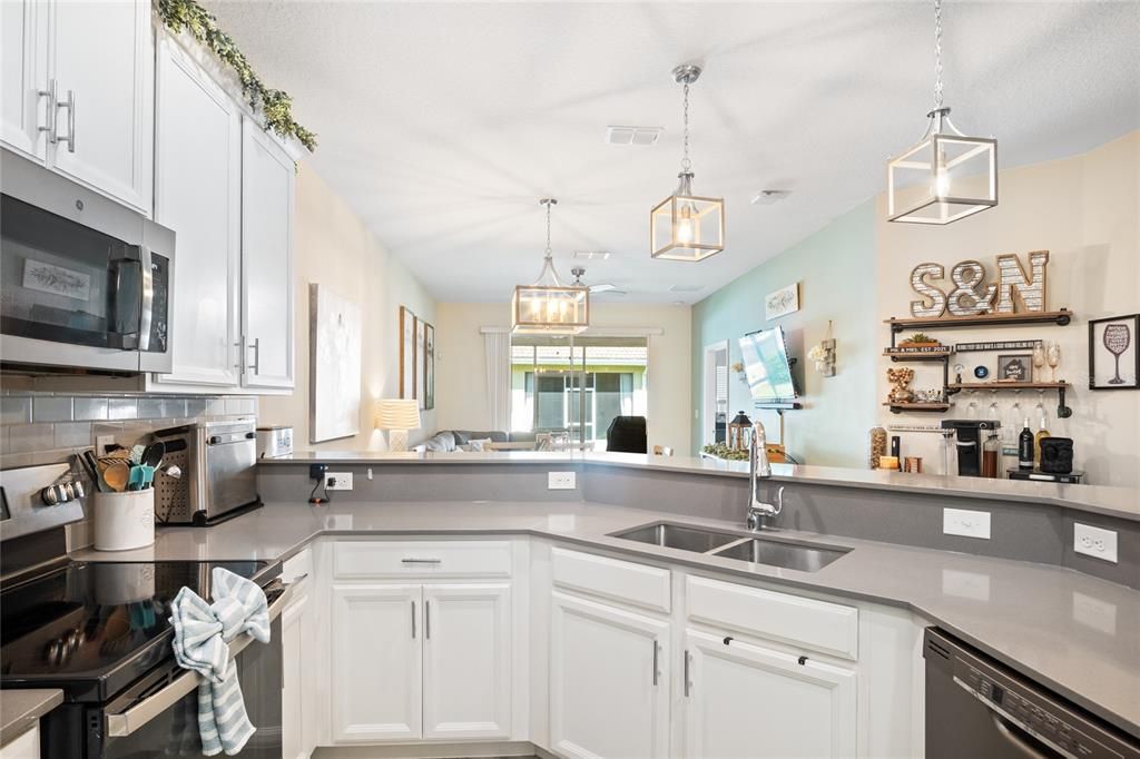 Active With Contract: $245,000 (2 beds, 2 baths, 1394 Square Feet)