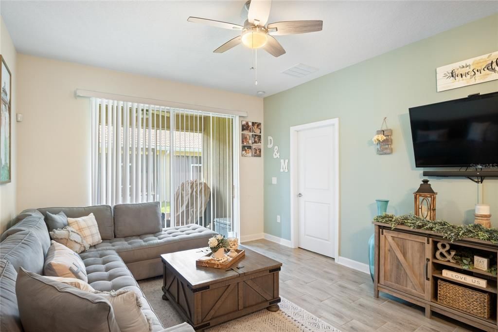 Active With Contract: $245,000 (2 beds, 2 baths, 1394 Square Feet)