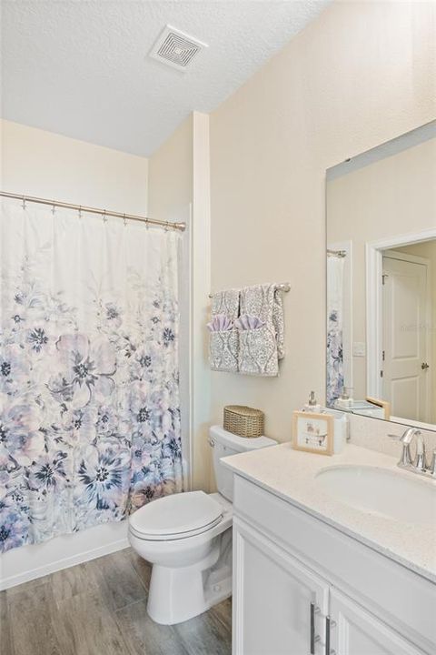 Active With Contract: $245,000 (2 beds, 2 baths, 1394 Square Feet)