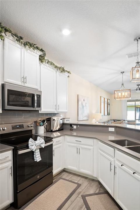 Active With Contract: $245,000 (2 beds, 2 baths, 1394 Square Feet)