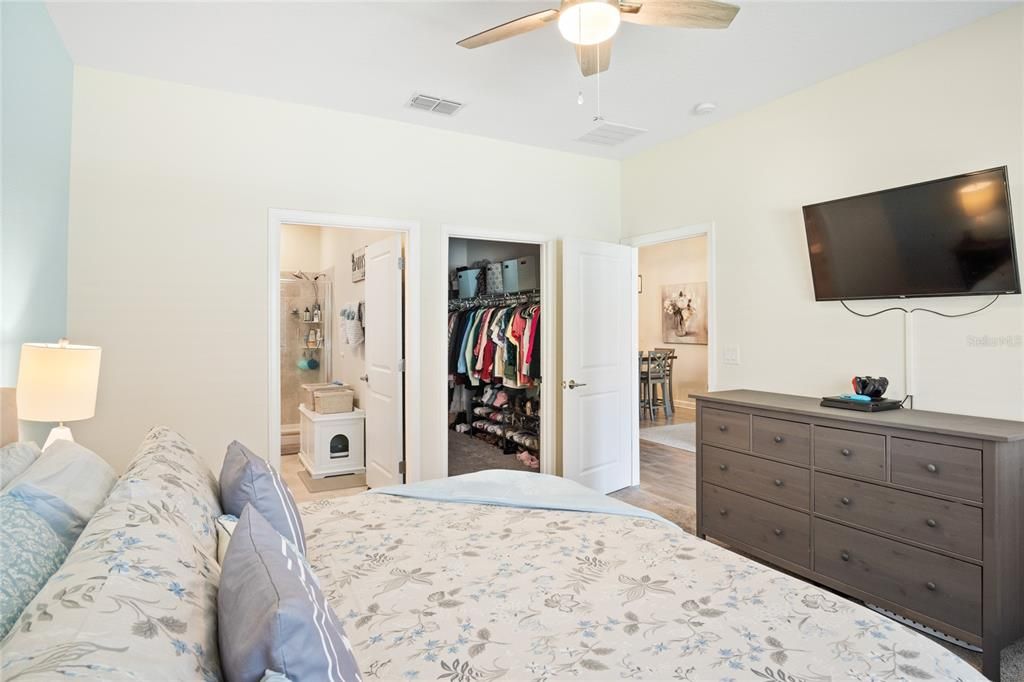 Active With Contract: $245,000 (2 beds, 2 baths, 1394 Square Feet)