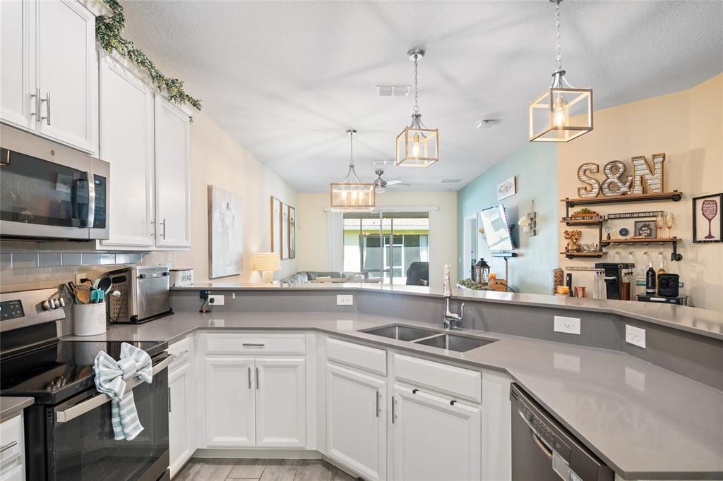 Active With Contract: $245,000 (2 beds, 2 baths, 1394 Square Feet)