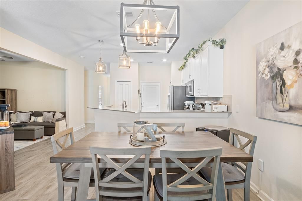 Active With Contract: $245,000 (2 beds, 2 baths, 1394 Square Feet)