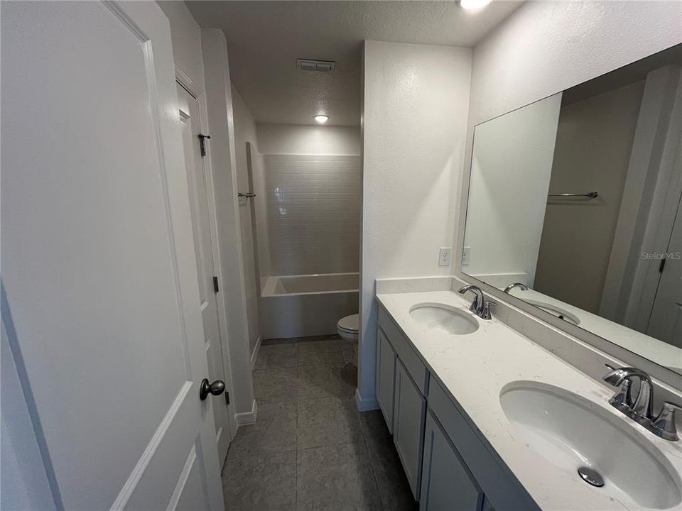 合同活跃: $484,990 (4 贝兹, 2 浴室, 3230 平方英尺)