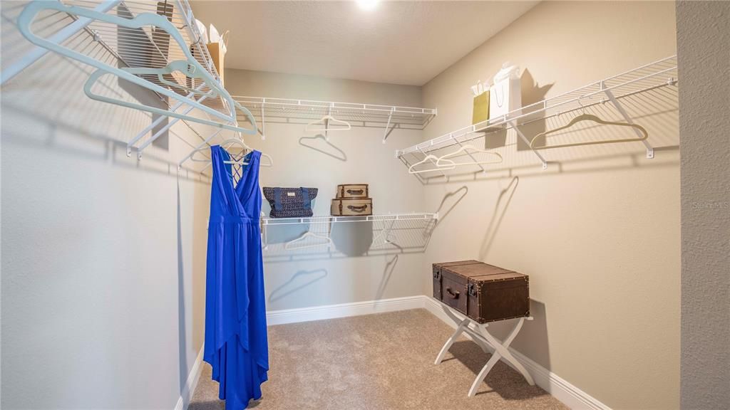 合同活跃: $484,990 (4 贝兹, 2 浴室, 3230 平方英尺)