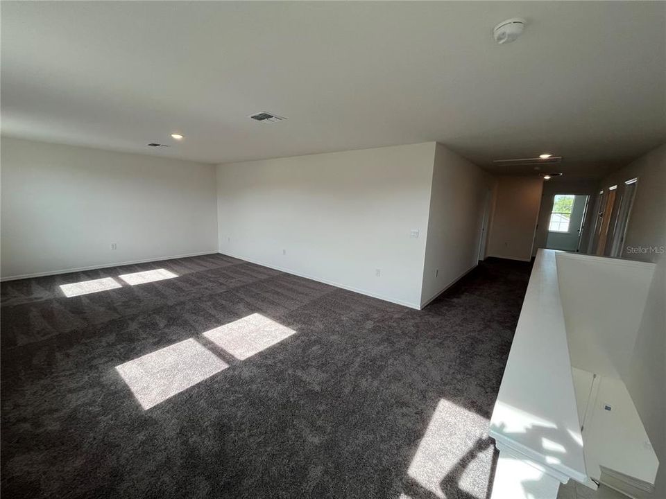 合同活跃: $484,990 (4 贝兹, 2 浴室, 3230 平方英尺)