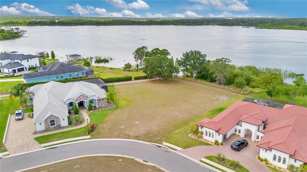 待售: $589,000 (0.71 acres)