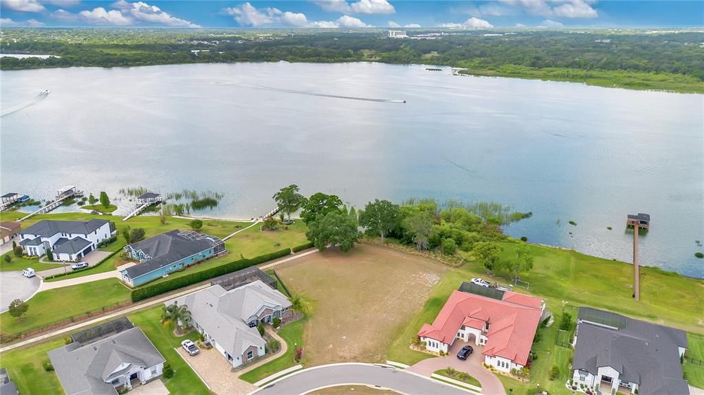 待售: $589,000 (0.71 acres)