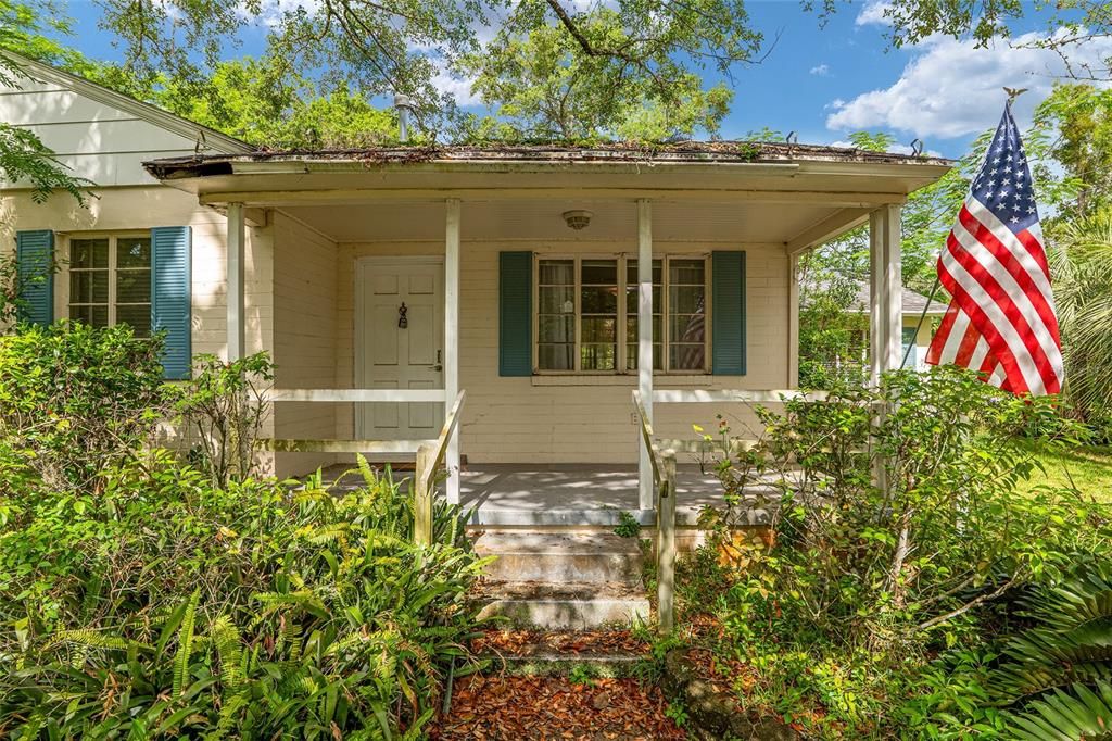 合同活跃: $140,000 (2 贝兹, 1 浴室, 1161 平方英尺)