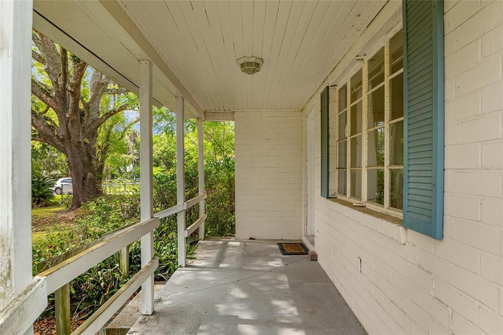 合同活跃: $140,000 (2 贝兹, 1 浴室, 1161 平方英尺)