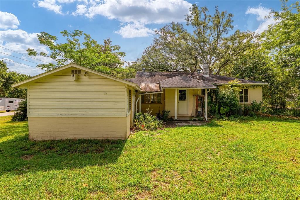 合同活跃: $140,000 (2 贝兹, 1 浴室, 1161 平方英尺)