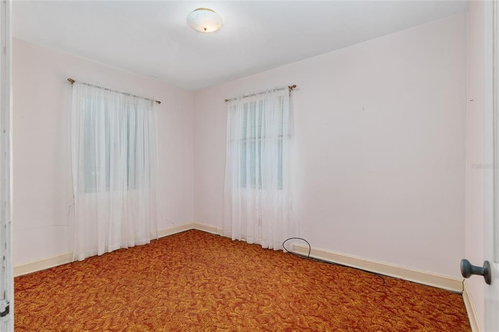 合同活跃: $140,000 (2 贝兹, 1 浴室, 1161 平方英尺)