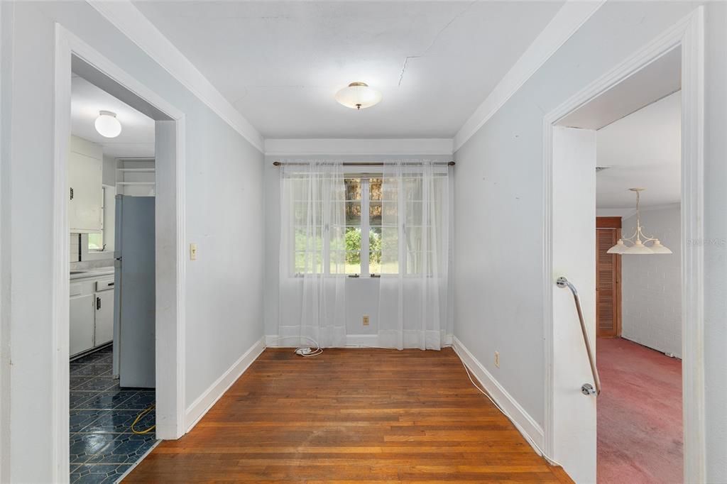 合同活跃: $140,000 (2 贝兹, 1 浴室, 1161 平方英尺)