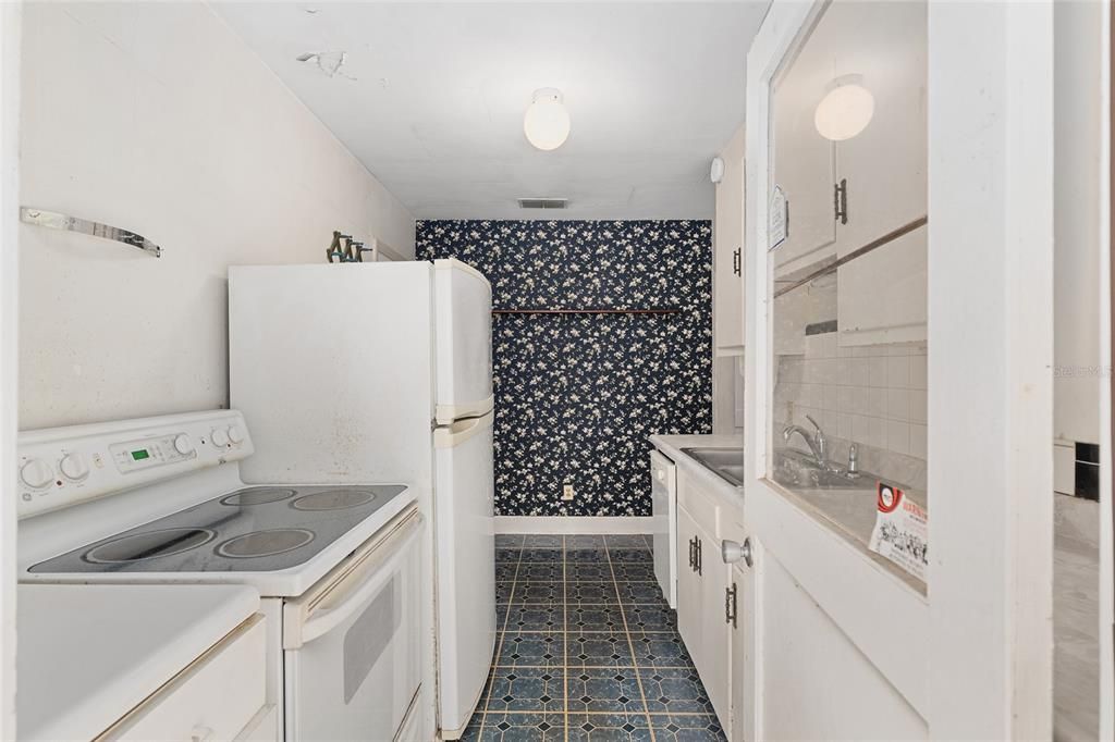 合同活跃: $140,000 (2 贝兹, 1 浴室, 1161 平方英尺)