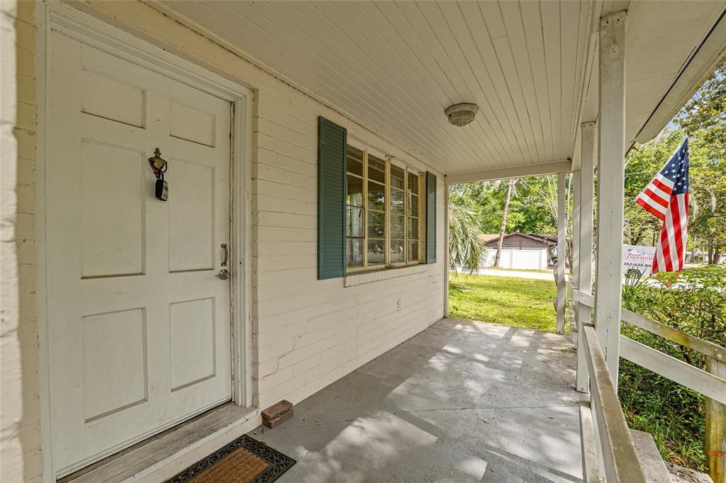 合同活跃: $140,000 (2 贝兹, 1 浴室, 1161 平方英尺)