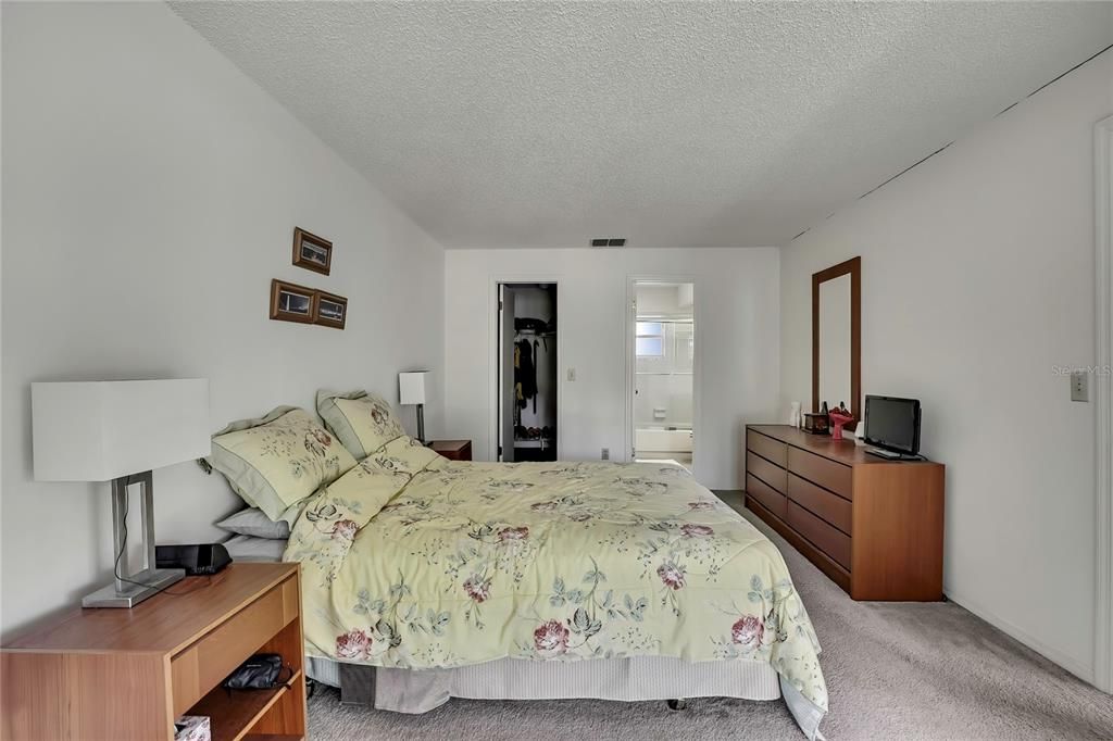 Active With Contract: $129,500 (2 beds, 2 baths, 1142 Square Feet)