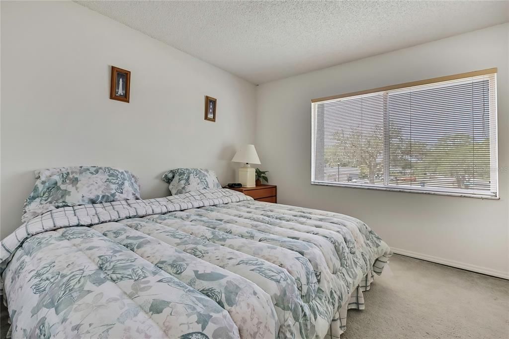 Active With Contract: $129,500 (2 beds, 2 baths, 1142 Square Feet)