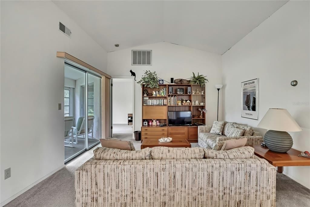 Active With Contract: $129,500 (2 beds, 2 baths, 1142 Square Feet)