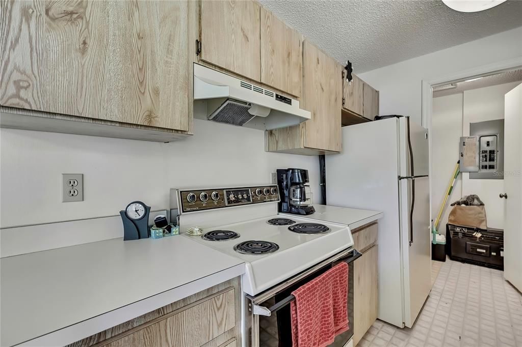 Active With Contract: $129,500 (2 beds, 2 baths, 1142 Square Feet)