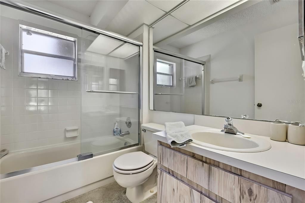 Active With Contract: $129,500 (2 beds, 2 baths, 1142 Square Feet)