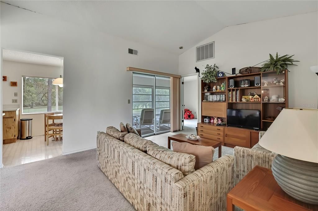 Active With Contract: $129,500 (2 beds, 2 baths, 1142 Square Feet)